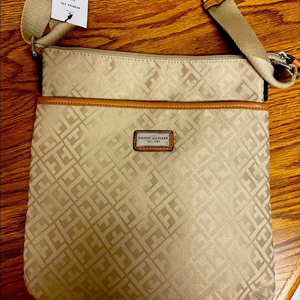 NWT Tommy Hilfiger crossbody bag.